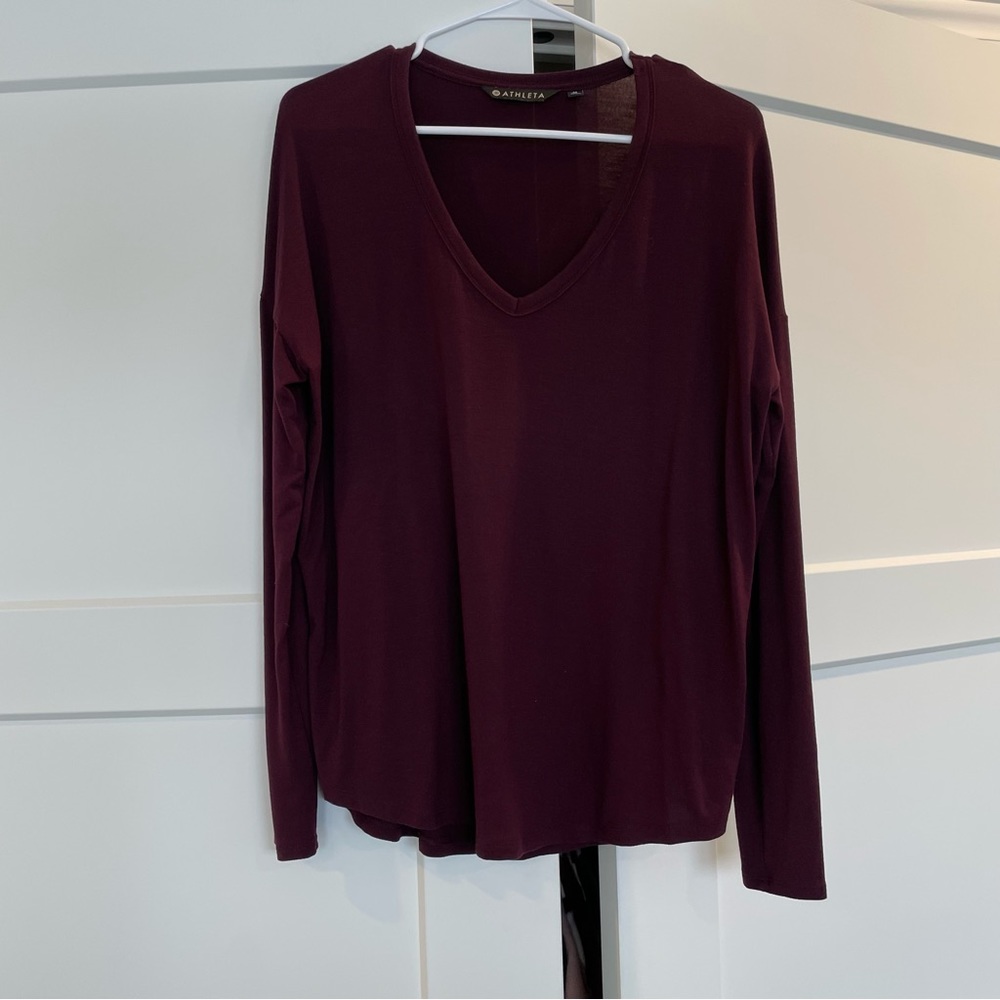 NWOT Athleta Long Sleeve Maroon Pull Over Top Size Medium